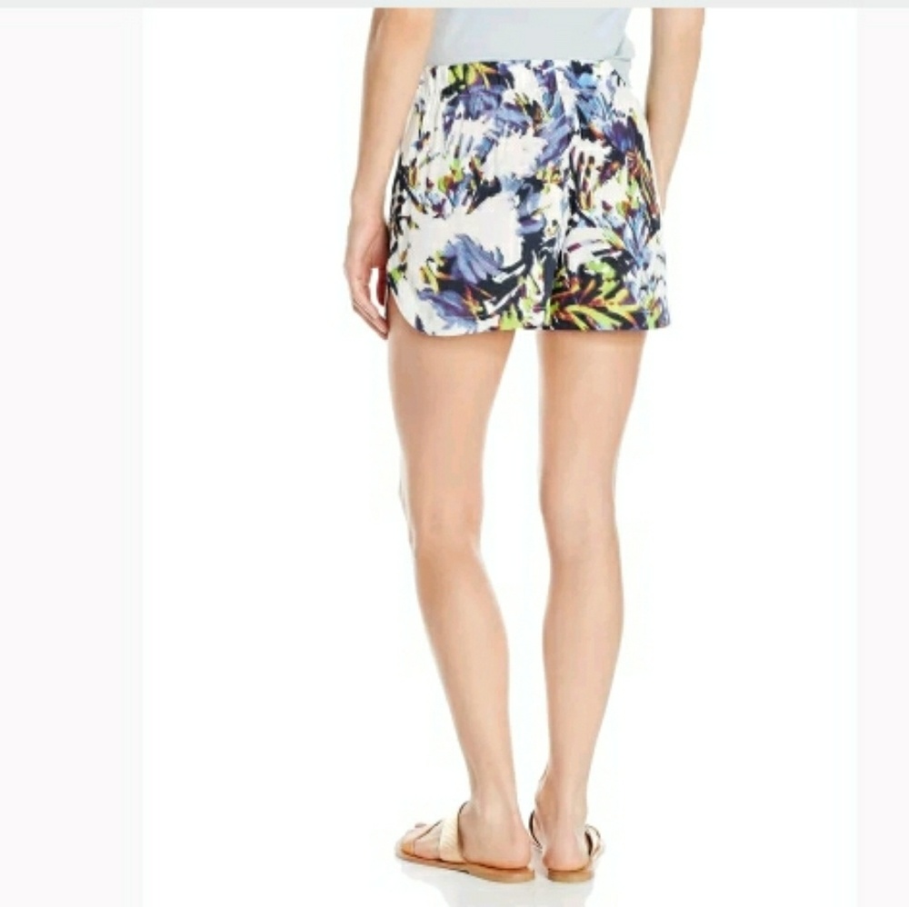 NWT French Connection tropical lightweight shorts Rayon. - Picture 3 of 4